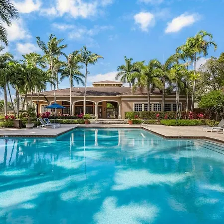 Luxurious Apartments With Pool And Gym At Boynton Beach